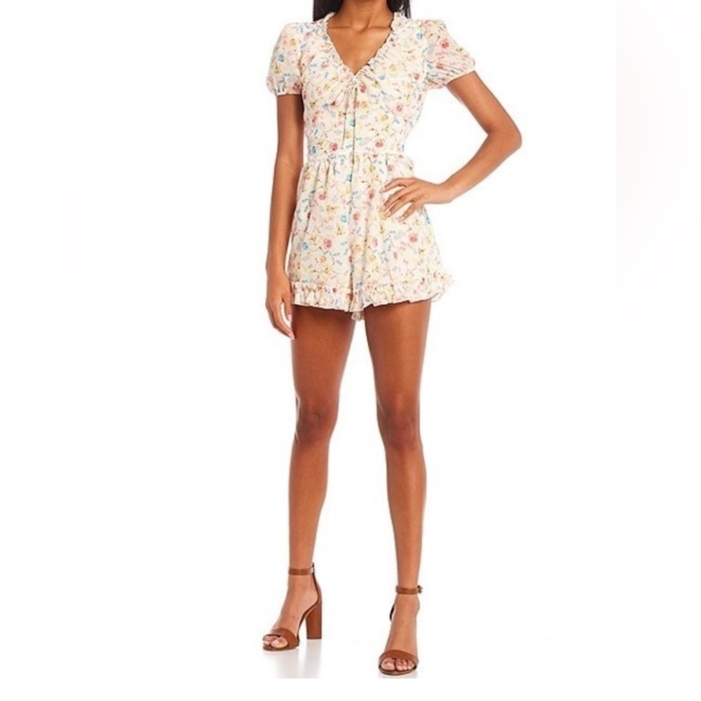 City Vibe Floral Print Romper with Puff Sleeves (size M)